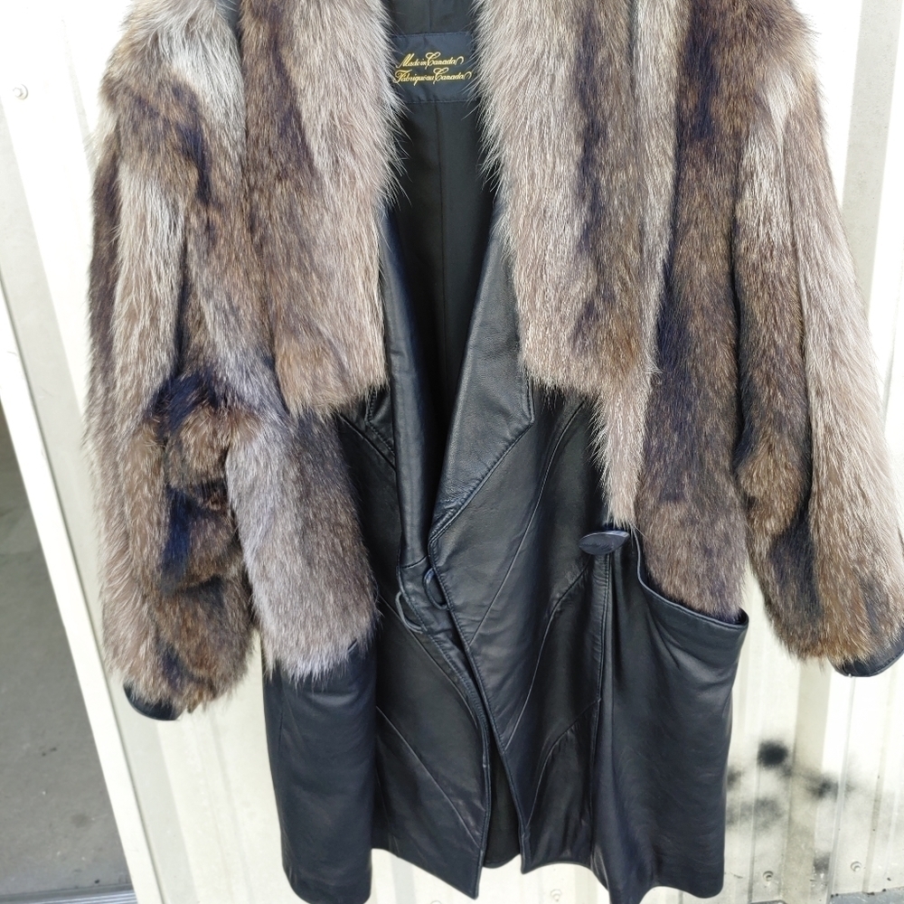 GORGEOUS GENUINE RACCOON FUR/ BLACK GENUINE LEATHER CAR COAT SIZE XL - Picture 2 of 10